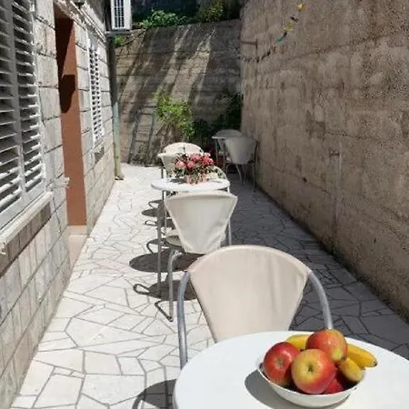 2 - Double With Shared Bathroom 1 - 4 *