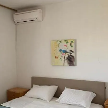 Apartment 2 - Double With Shared Bathroom 1 - 4