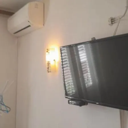 2 - Double With Shared Bathroom 1 - 4 아파트 *