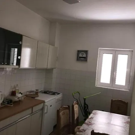 아파트 2 - Double With Shared Bathroom 1 - 4 *
