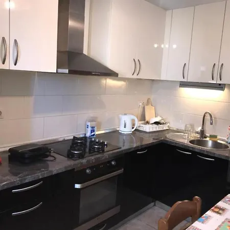 2 - Double With Shared Bathroom 1 - 4 *